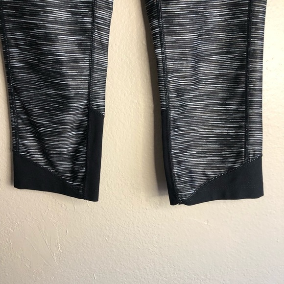 Eddie Bauer Movement Capris Leggings Size S - Picture 5 of 13